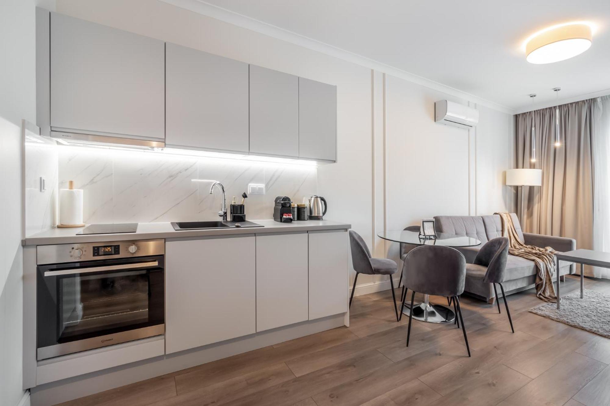 - Great Location- One Bedroom - Siedmiogrodzka 3 Leilighet *