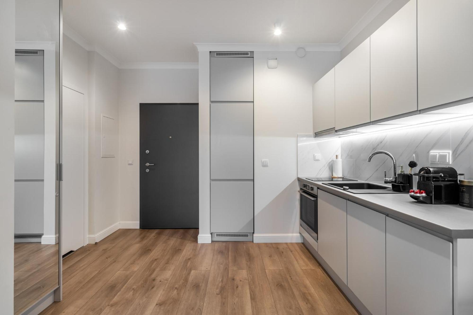 Butas - Great Location- One Bedroom - Siedmiogrodzka 3 Warsaw